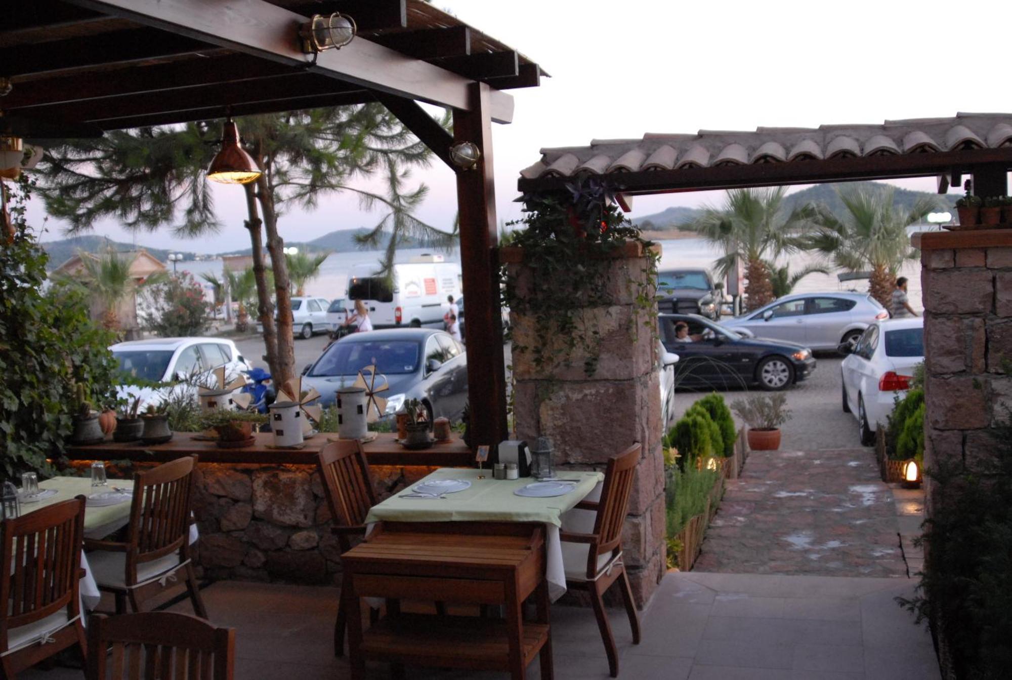 Aliye Hanim Hotel Ayvalı Exteriör bild