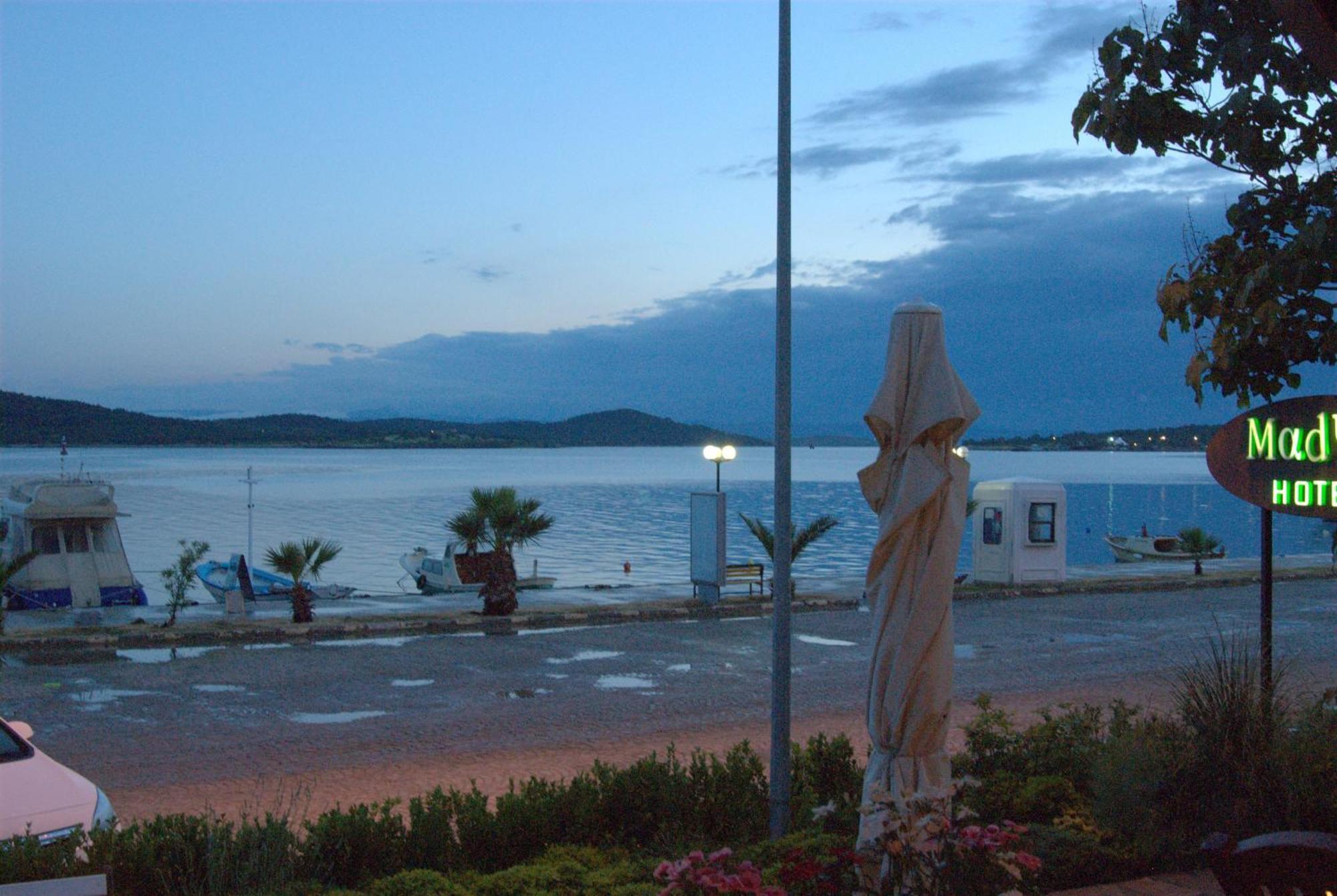 Aliye Hanim Hotel Ayvalı Exteriör bild