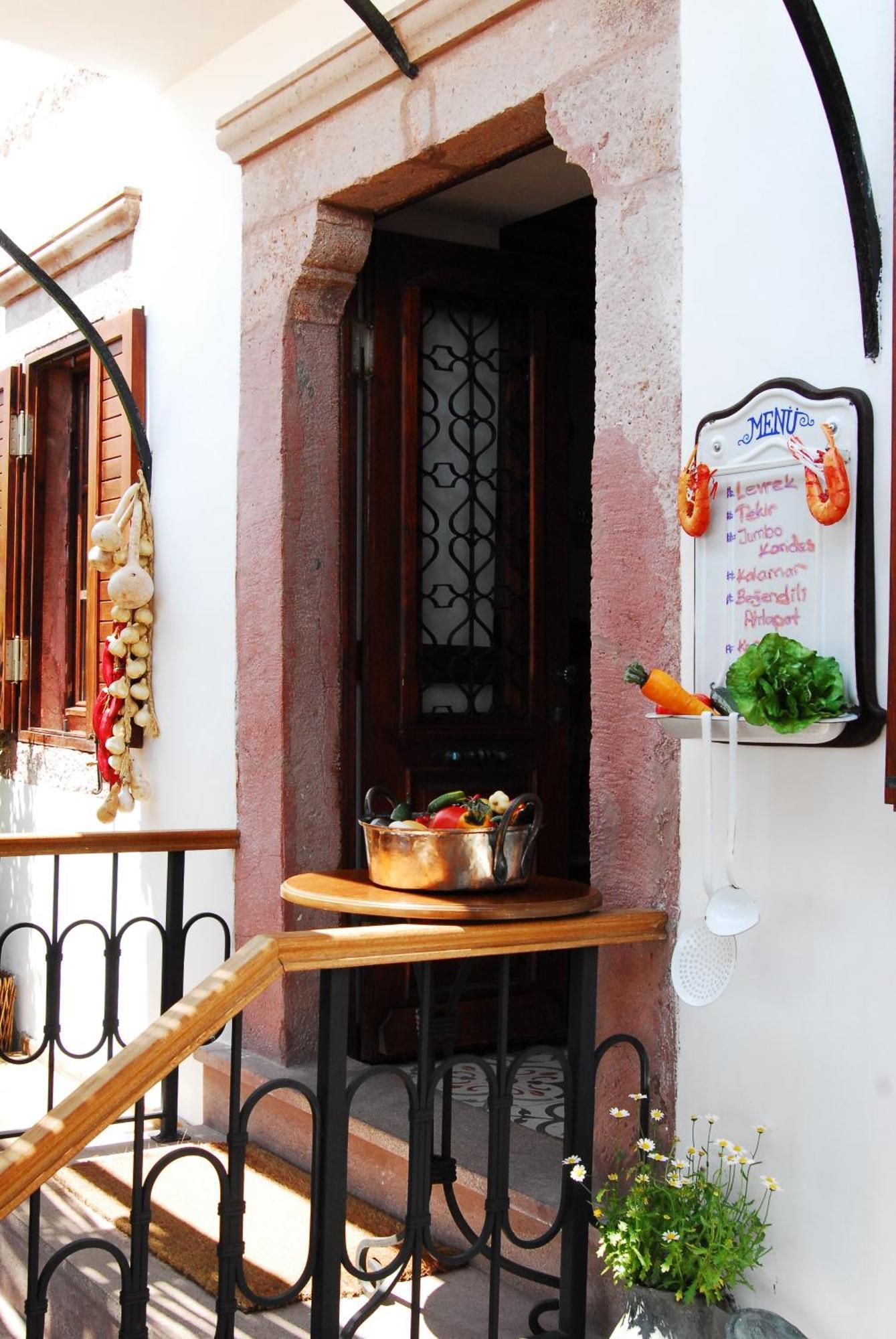 Aliye Hanim Hotel Ayvalı Exteriör bild