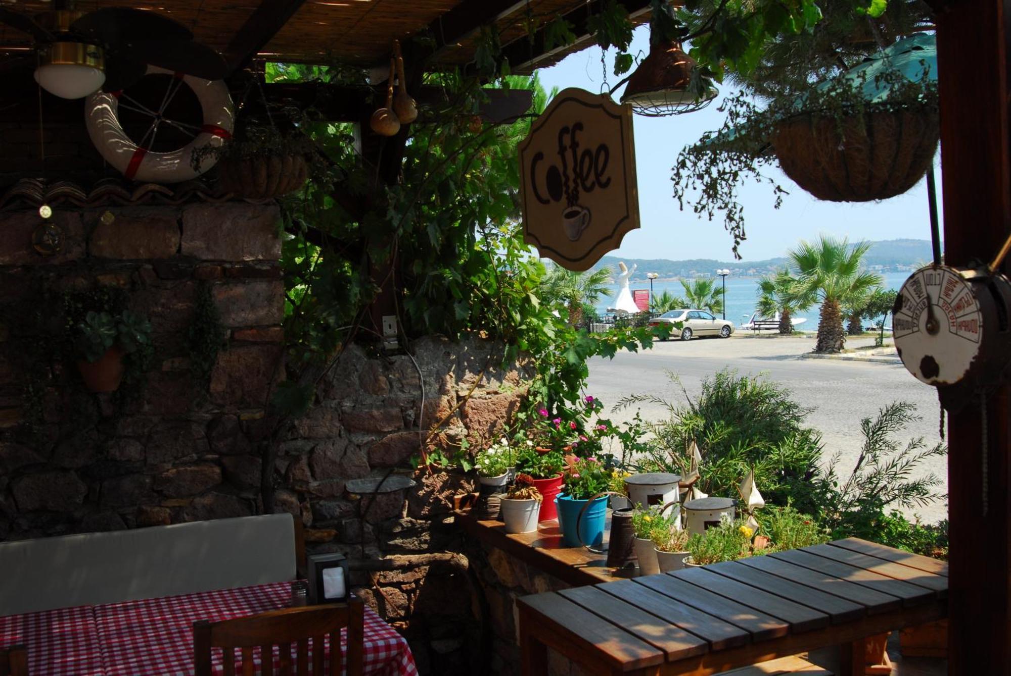 Aliye Hanim Hotel Ayvalı Exteriör bild